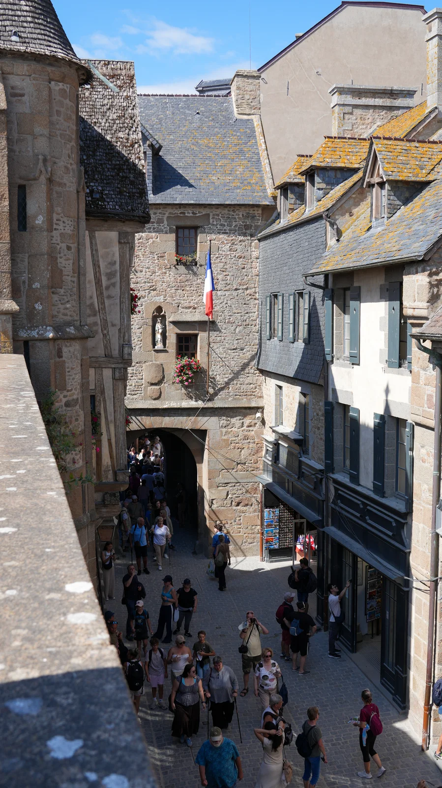 Ruelle du Mont-Saint-Michel vue des remparts